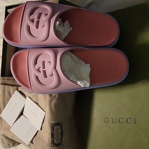Gucci slide platform sandal size 9, pretty pastel colors
